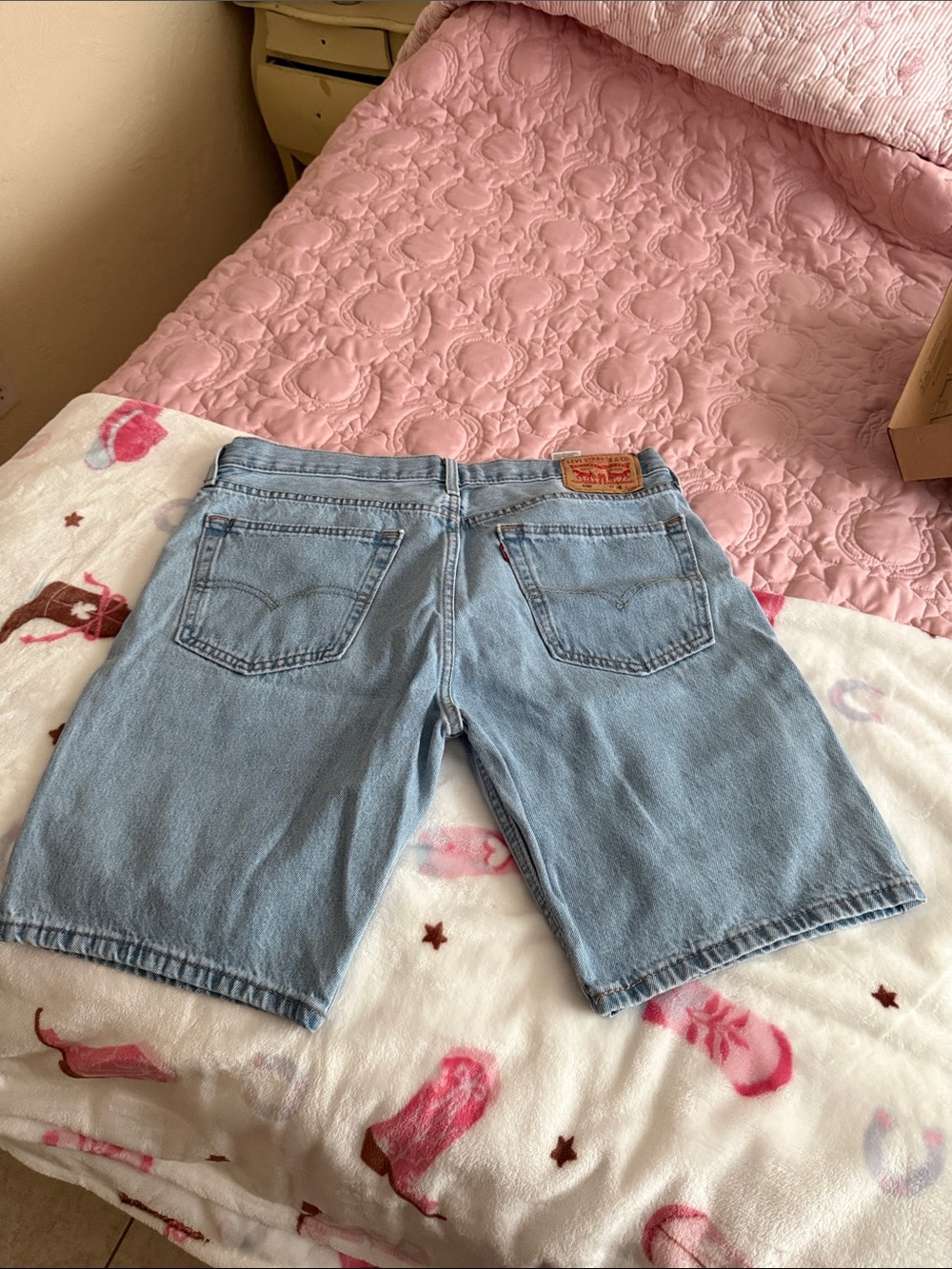 Levi's Light Blue Men's Denim Shorts - Classic Back Pocket Style